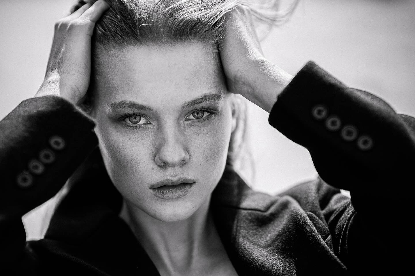Captivating look.  Model: @sienna.lbt 
Photo: @matt.wagner.photo  (Entstanden im Rahmen eines absolut empfehlenswerten Workshops bei @mariodirksphotography 👍)